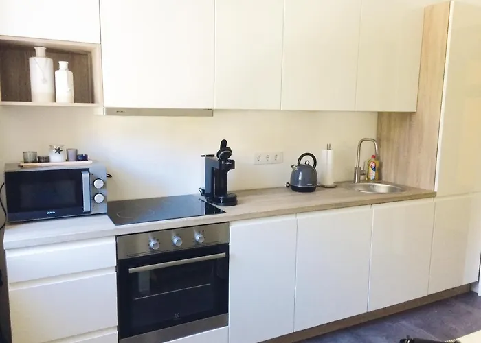 Tennis Prime Location, Parking, Near Beach, Self Check-in Appartement Opatija